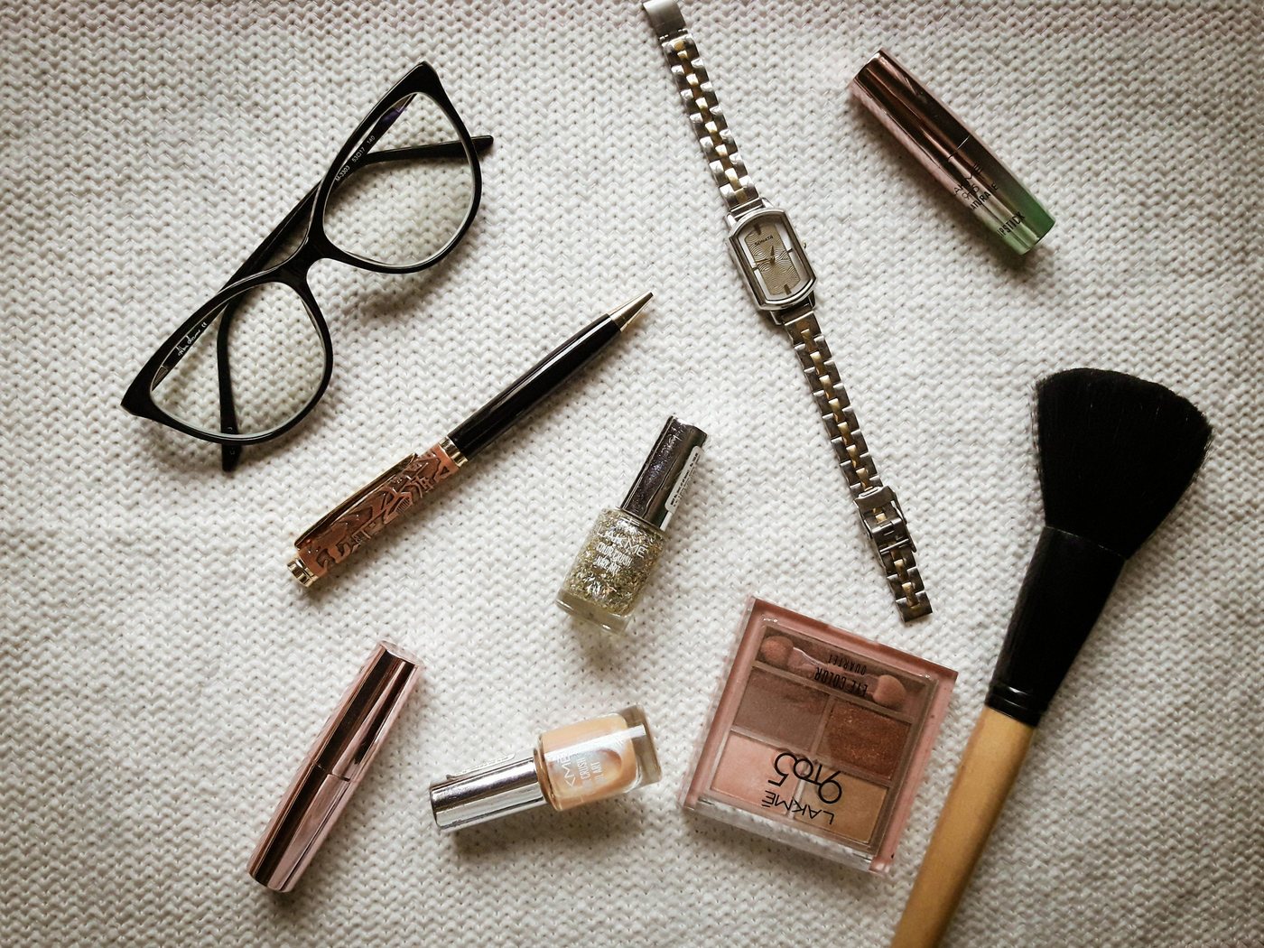 Illustrative makeup products and applicators